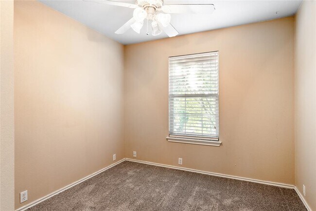 Building Photo - 6013 Negley