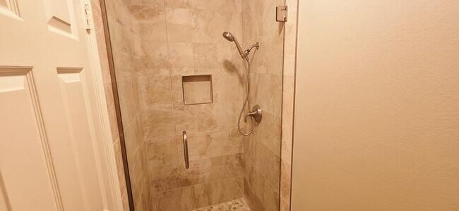 Building Photo - 6863 Alderwood Dr
