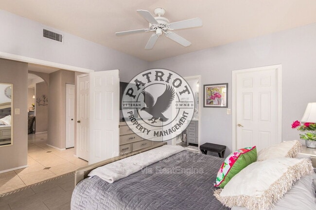 Building Photo - 9708 E Vía Linda