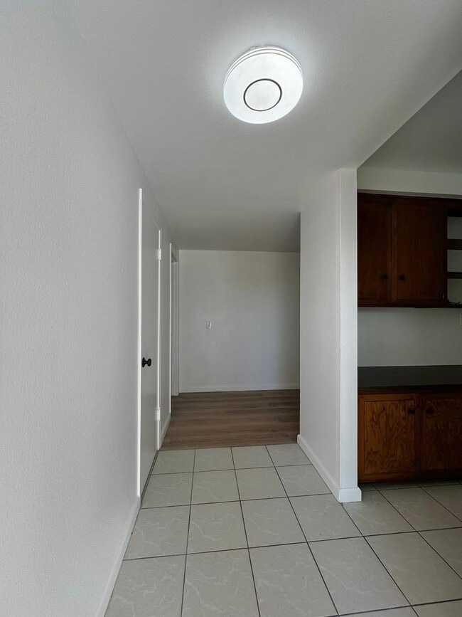 Building Photo - Spacious 4-bedroom, 2.5-bath Home Fountain Valley