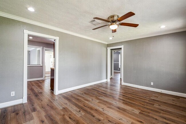 Building Photo - 3017 Barberry Dr