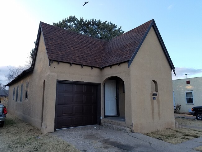 Primary Photo - CLASSIC HOME IN CENTRAL CLOVIS