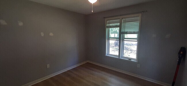 Building Photo - 1803 Greenwood Cove