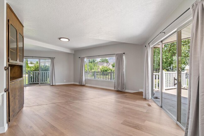 Building Photo - 1159 300 W