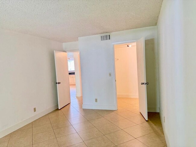 Building Photo - 6308 La Costa Dr