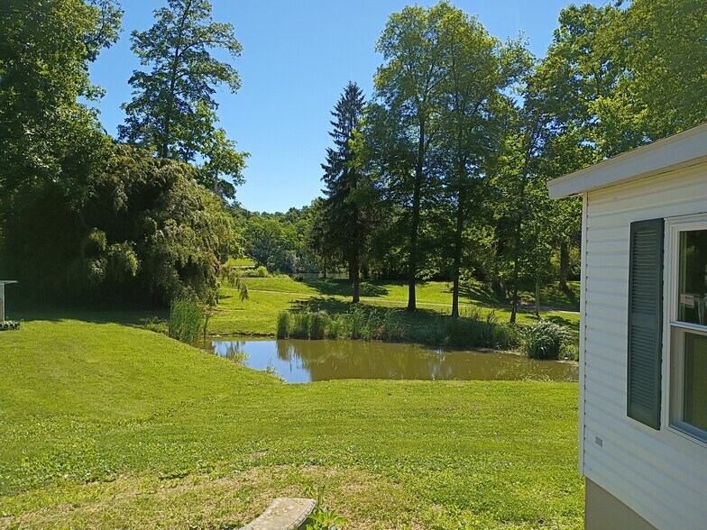Building Photo - 10 Deer Lk