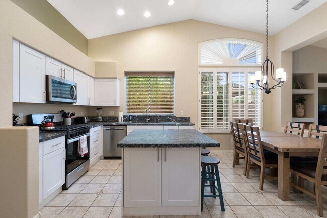 Building Photo - 4221 E Andrea Dr