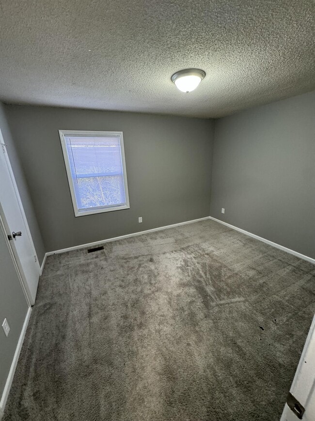 Building Photo - 121 Aqua Ct