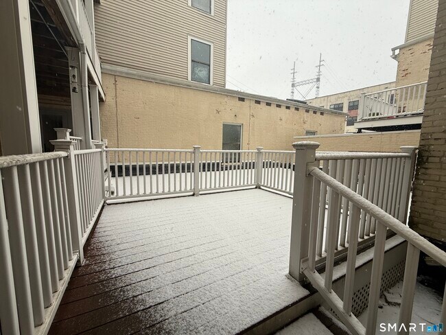 Building Photo - 83 Washington St