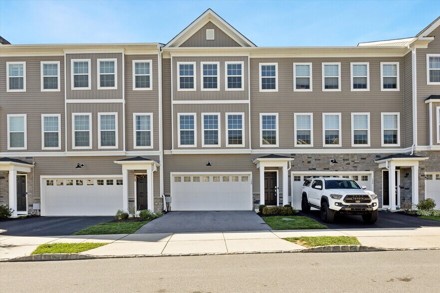 Primary Photo - 138 Livingston Ln