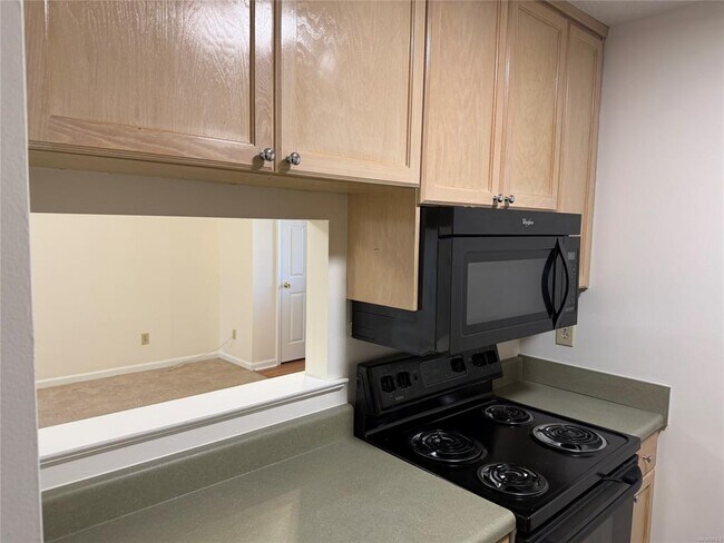 Building Photo - 6259 Bell Gables