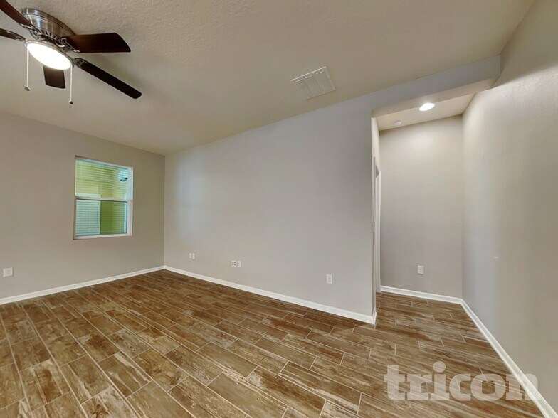 Building Photo - 2361 Sanderling St