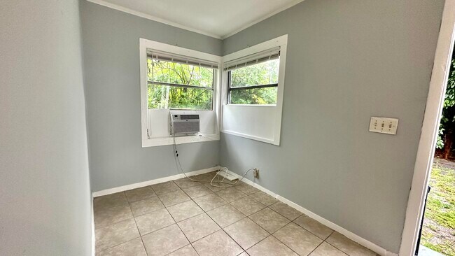 Building Photo - 3804 Miller Ave