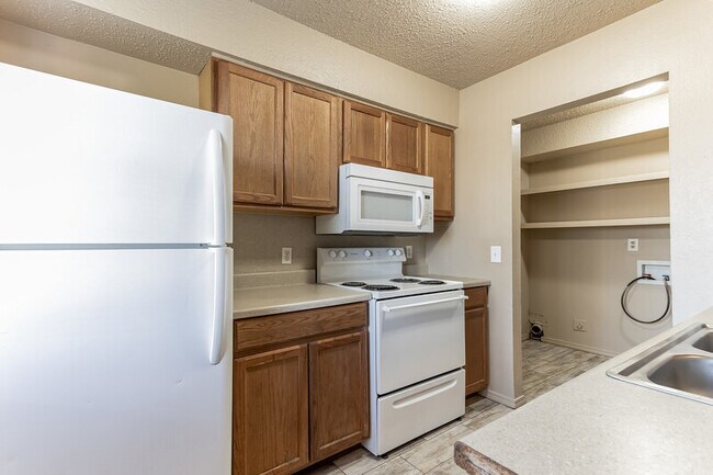 Building Photo - 404 E Texas Dr