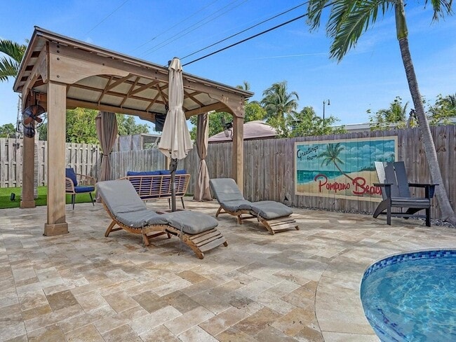 Building Photo - 2750 NE 10th Ave