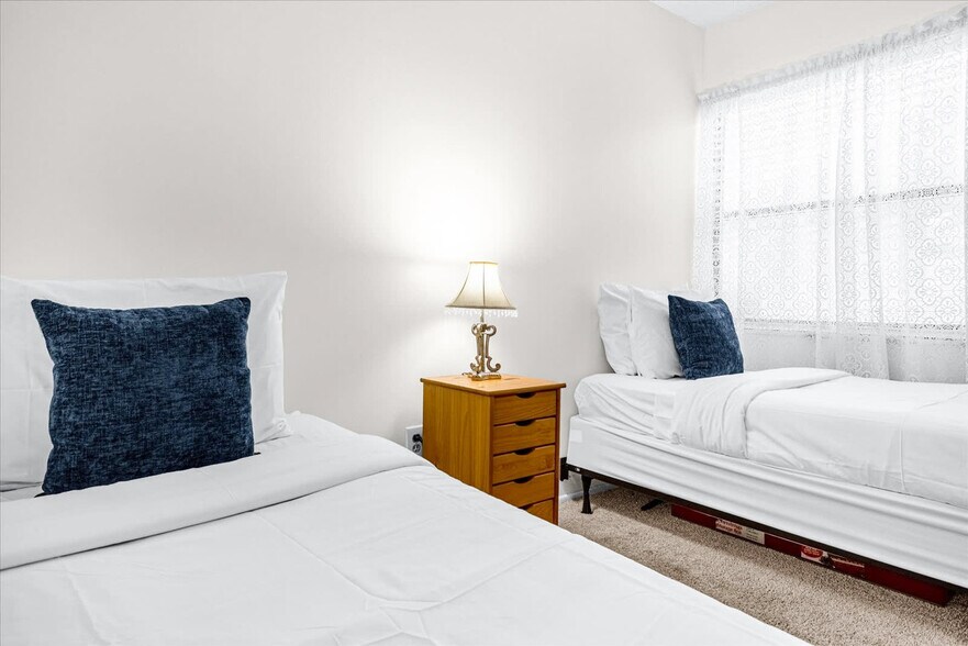 Building Photo - 6084 Willowpointe Cir