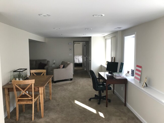 Building Photo - 282 Old Bayview Rd