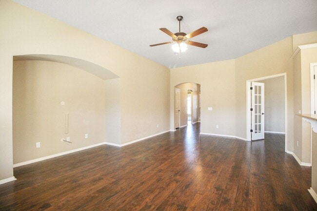 Building Photo - Charming 3 Bed 2 Bath With Office