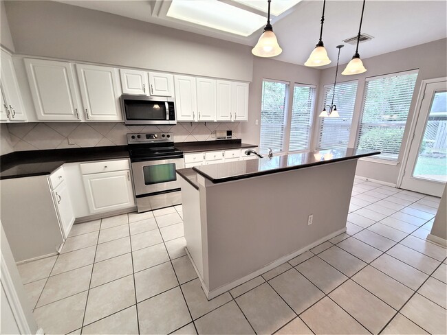 Building Photo - 20906 Greenfield Trail