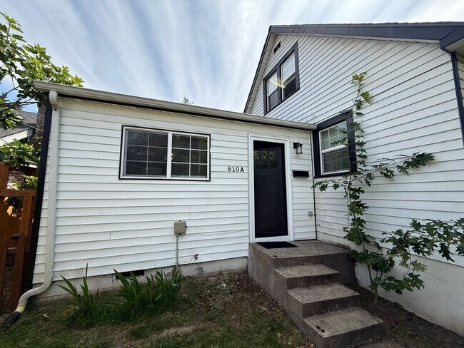 Building Photo - 810 Electric Ave SE