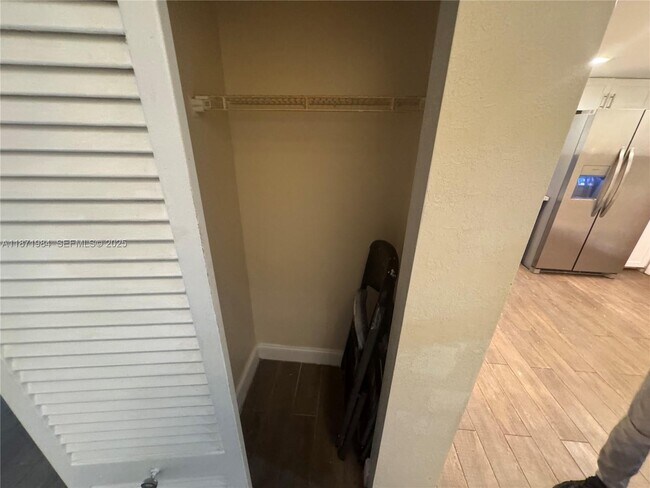 Building Photo - 6521 Racquet Club Dr