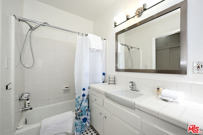 Building Photo - 3743 McLaughlin Ave