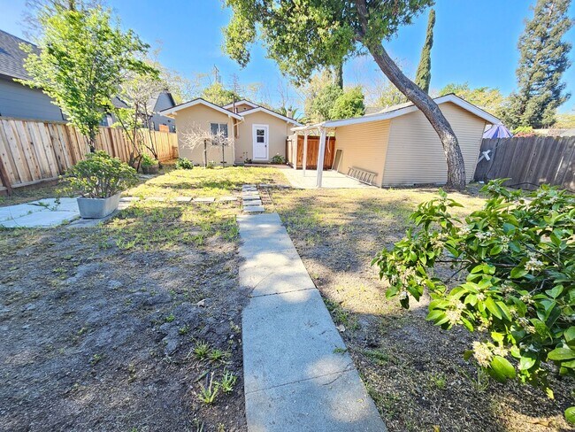 Building Photo - Beautiful Palo Alto Bungalow