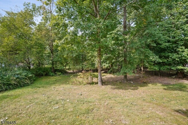 Building Photo - 4 Fern Ct