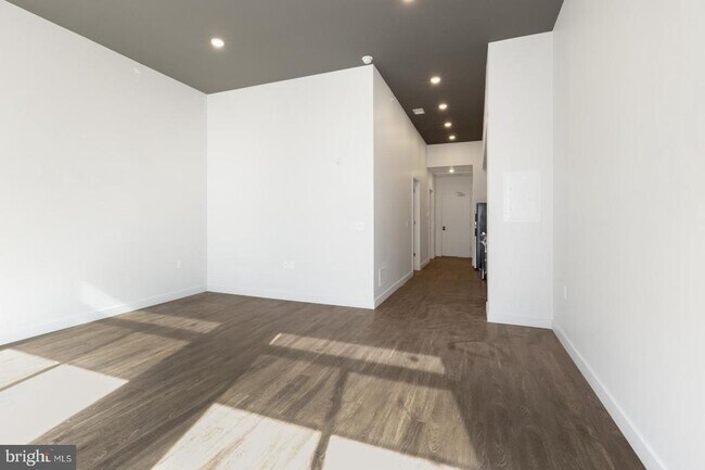 Building Photo - 525 N 41st St