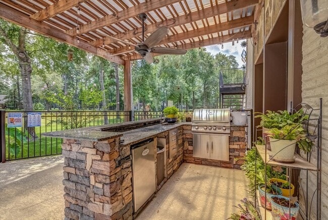 Building Photo - 22 Winged Foot Dr