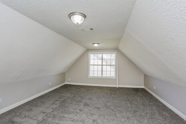 Building Photo - 5912 Chadwell Rd