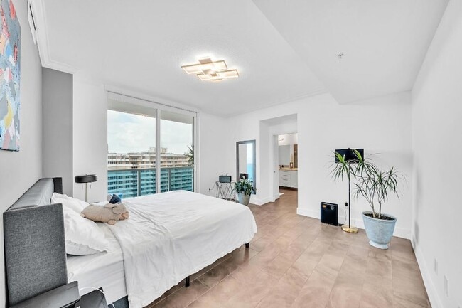 Building Photo - 1945 S Ocean Dr