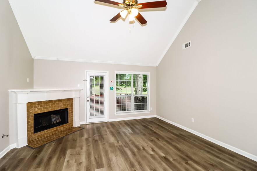 Building Photo - 35 Lakewood Cove