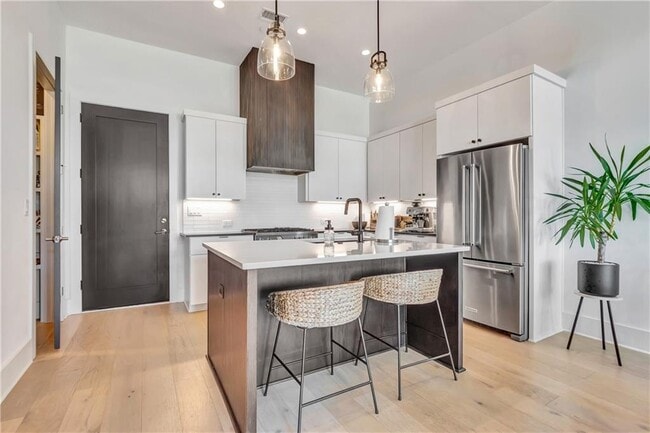 Building Photo - 580 Heatherden Ave