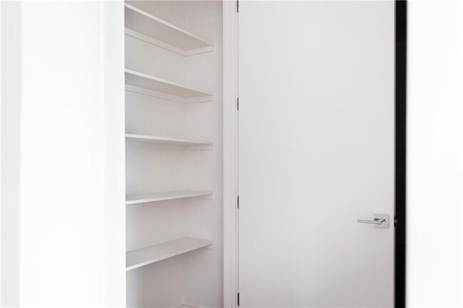 Building Photo - 207 W Johanna St