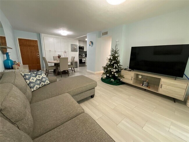 Building Photo - 820 NW 87th Ave