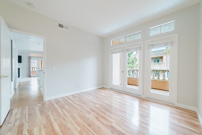 Building Photo - 3547 Cameo Dr