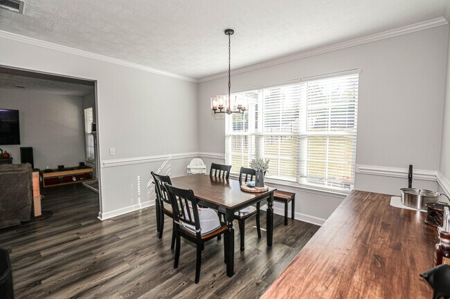 Building Photo - 550 Jensen Ln