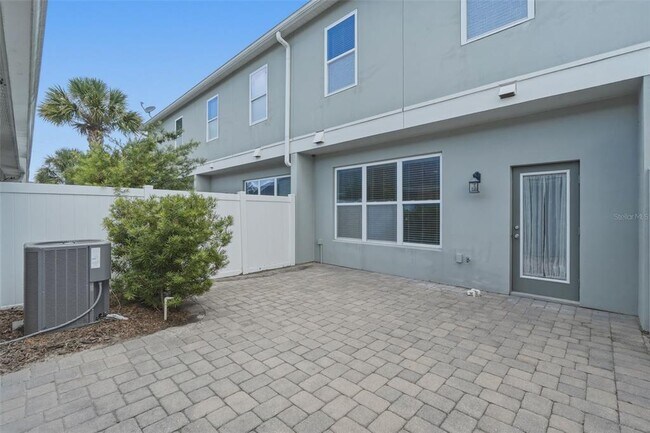 Building Photo - 15591 Honeybell Dr