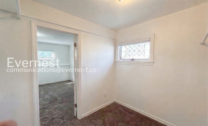 Building Photo - 7701 W 95th Terrace