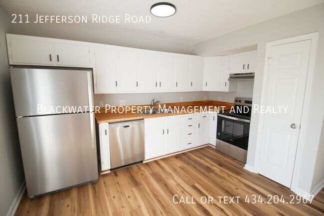 Building Photo - 211 Jefferson Ridge Rd