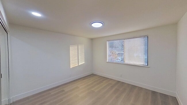 Building Photo - 5913 E Tiber Dr