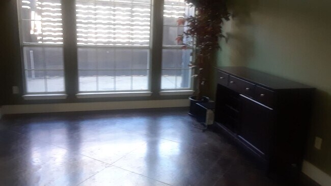 Building Photo - 5905 Longo Dr