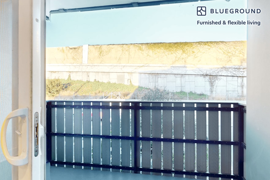 Building Photo - 1539 Beloit Ave