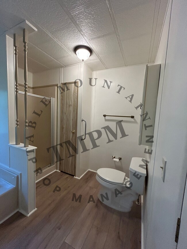 Building Photo - 373 Lodgeview Dr