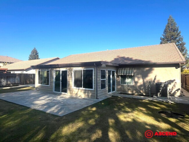 Building Photo - Beautiful 4 Bedroom Home in the Southwest!