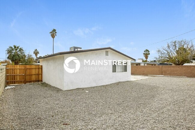 Building Photo - 4334 Cloverdale Ave