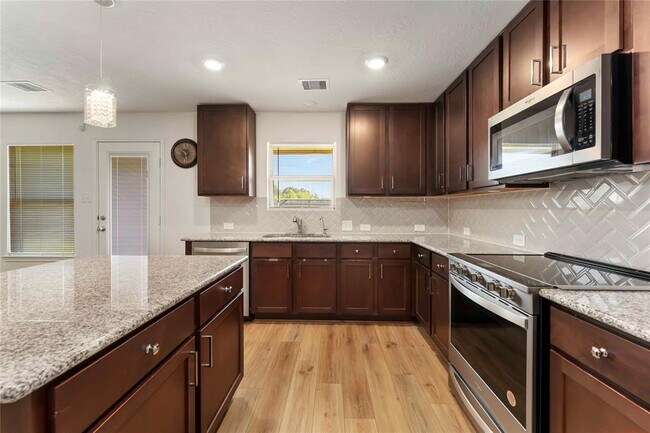 Building Photo - 12803 Pear Orchard Dr