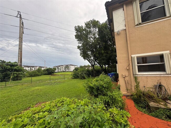Building Photo - 12701 SW 49th Ct
