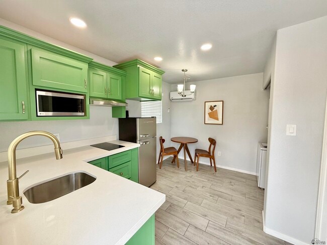 Building Photo - 640 S 1st Ave